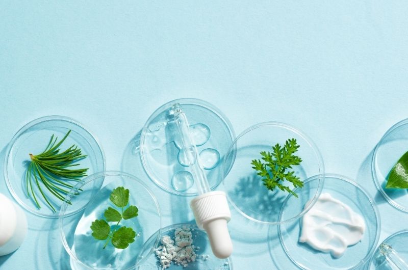 眼霜與美白精華：護膚路上的雙重法寶，為肌膚加分